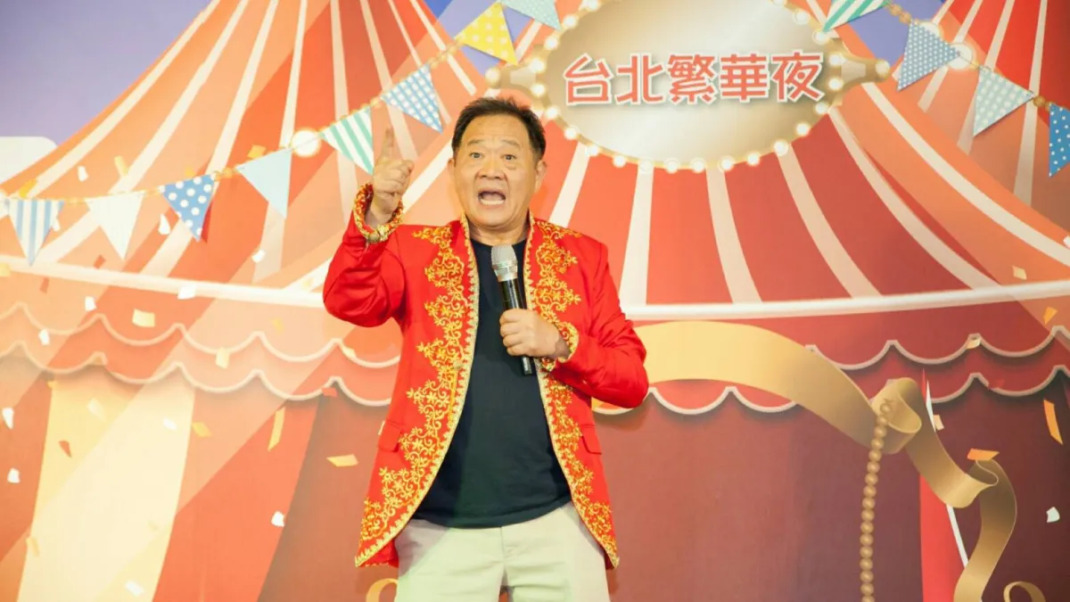 台北市長參選人李錫錕10日晚間成立競選總部,活動內容包含電競比賽、街頭藝人表演、還請來Show Girl與民眾互動。(李錫錕辦公室提供)