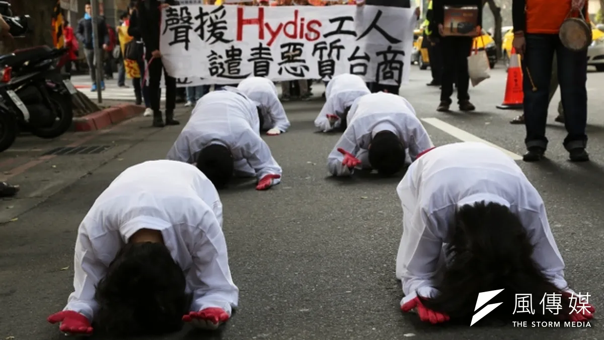 公務員調薪不會帶動民間勞工薪資成長,台灣勞工實在揹不起供養那麼多的公務員了,該跪求民代與政府別再增加納稅人的負荷。(資料照片,楊子磊攝)
