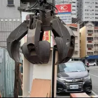 清潔隊加強垃圾及巨大傢具清運。(圖/高市環保局提供) 清潔隊加強垃圾及巨大傢具清運。(圖/高市環保局提供)