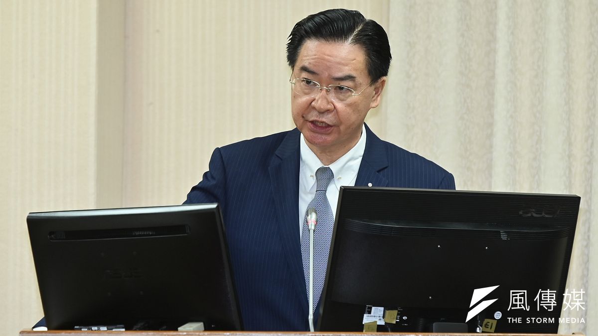 外交部部長吳釗燮赴立法院外交與國防委員會報告「外交部如何構建友善工作環境暨人員心理輔導具體做法」並備詢,却失控八嗆立委徐巧芯「你告我藐視國會啊」。(陳昱凱攝) 外交部部長吳釗燮赴立法院外交與國防委員會報告「外交部如何構建友善工作環境暨人員心理輔導具體做法」並備詢,却失控八嗆立委徐巧芯「你告我藐視國會啊」。(陳昱凱攝)