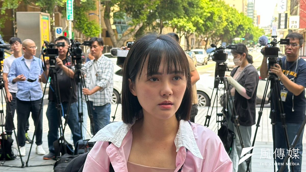 針對政治獻金申請風波,民眾黨發言人吳怡萱(見圖)14日,表示民眾黨有6個權限,其中有2個權限就是給會計師端木正及其辦公室助理。(資料照,羅立邦攝) 針對政治獻金申請風波,民眾黨發言人吳怡萱(見圖)14日,表示民眾黨有6個權限,其中有2個權限就是給會計師端木正及其辦公室助理。(資料照,羅立邦攝)