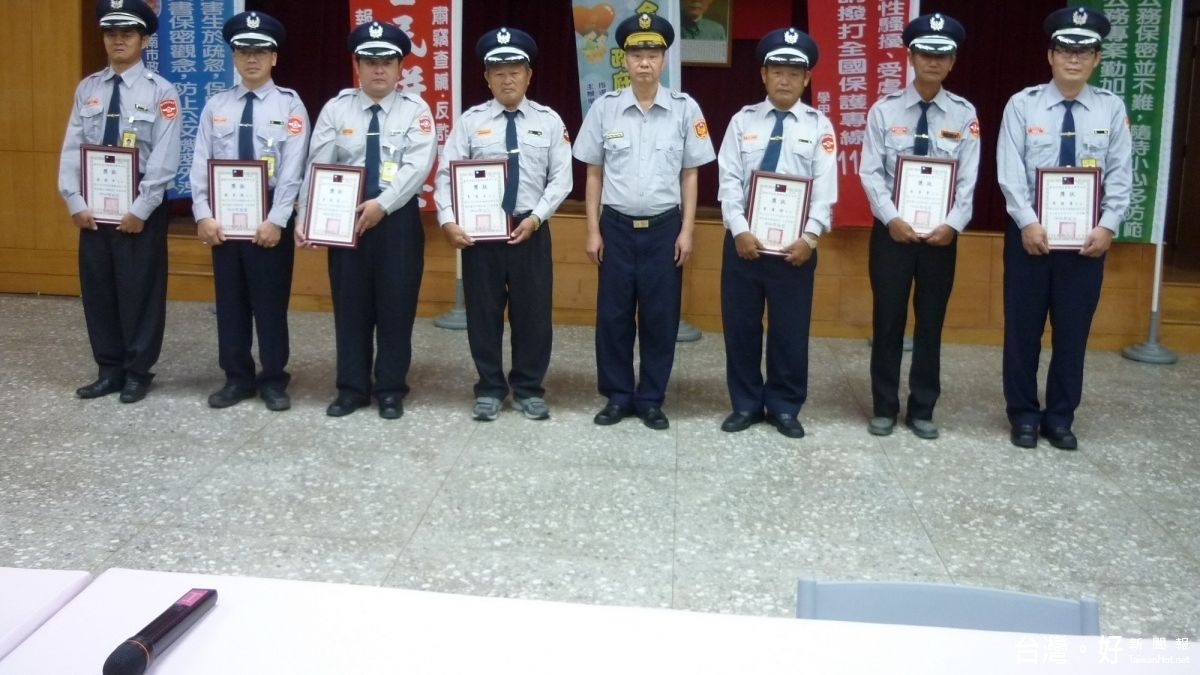肯定犧牲奉獻精神 學甲分局表揚績優民防人員 肯定犧牲奉獻精神 學甲分局表揚績優民防人員