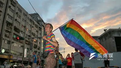 台灣伴侶權益推動聯盟「為婚姻平權而走」遊行,資深同運人士祁家威參與(余志偉攝)