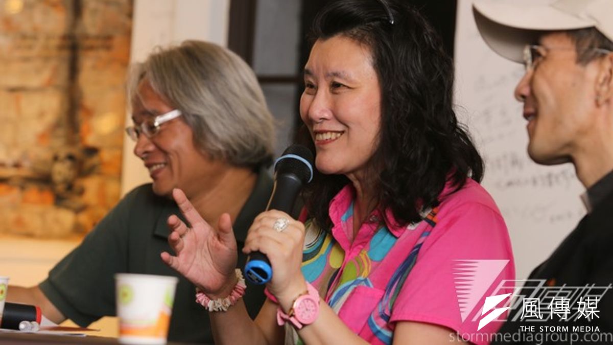 台北市長參選人馮光遠邀請郭媽媽出席同志應談,暢談同志人權。(林韶安攝) 台北市長參選人馮光遠邀請郭媽媽出席同志應談,暢談同志人權。(林韶安攝)