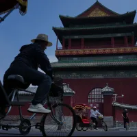 圖為北京鼓樓外的一條胡同。(美聯社) 圖為北京鼓樓外的一條胡同。(美聯社)