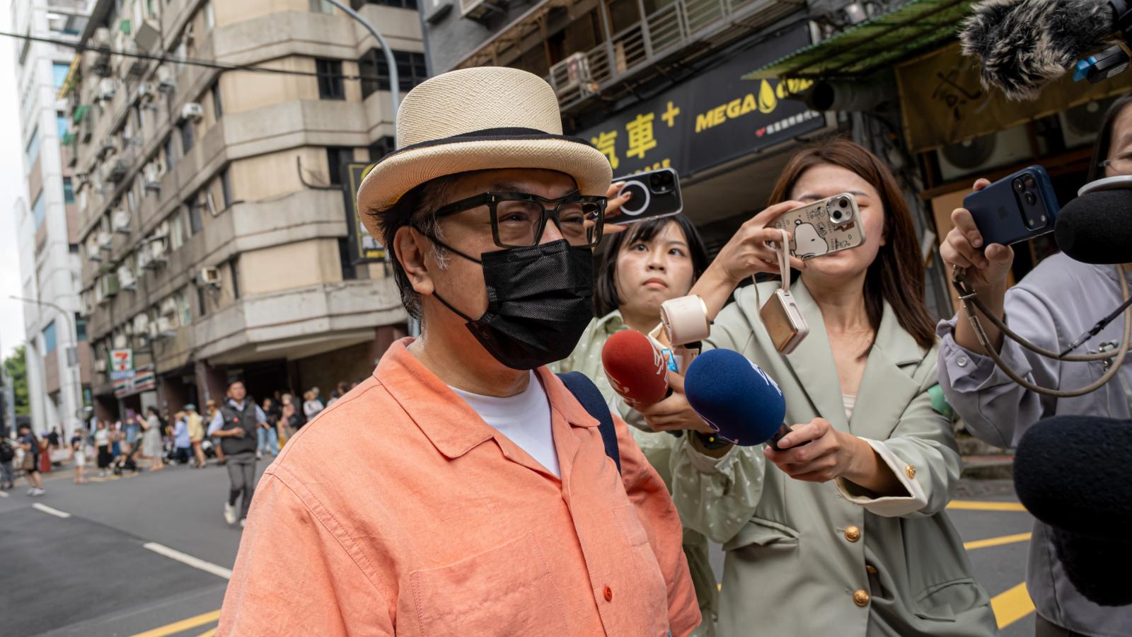 北京觀察》蔡康永現身沈伯洋造勢站第一排!胡錫進硬回「犯大忌」,經紀人曝未來規劃