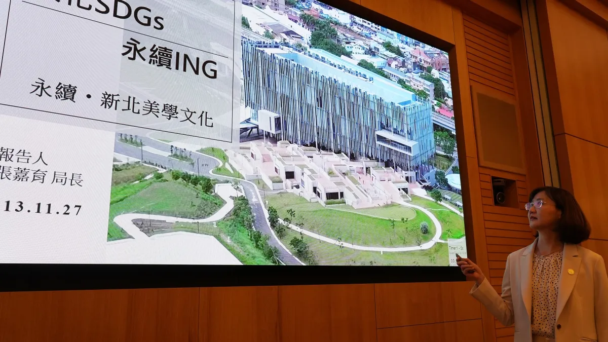 新北市文化局長張䕒育於今(27)日市政會議中,以「文化永續」為核心目標,進行專題報告。(圖/新北市政府文化局)