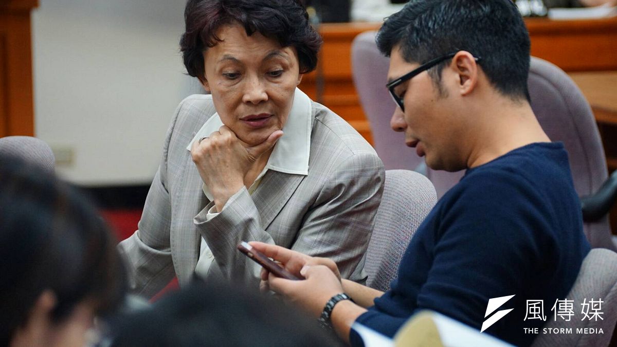 國民黨籍內政委員會召集委員黃昭順,今日再度與民進黨立委上演口角大戰。(盧逸峰攝) 國民黨籍內政委員會召集委員黃昭順,今日再度與民進黨立委上演口角大戰。(盧逸峰攝)