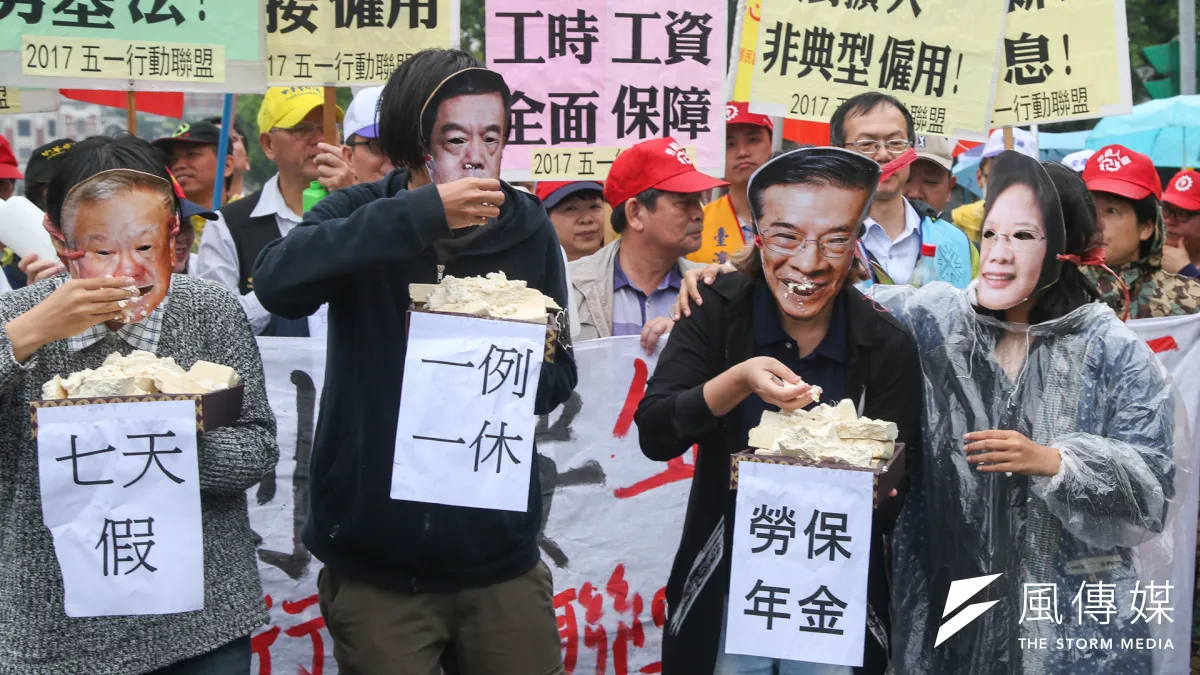 作者強調,基本工資、工時等應權衡本國國情及經濟指標等變數,再參酌國際指標,計算出合理可行之數據,「絕非勞團漫天要價,資方坐地還價,立委舉手表決便可訂定」。(資料照,陳明仁攝)