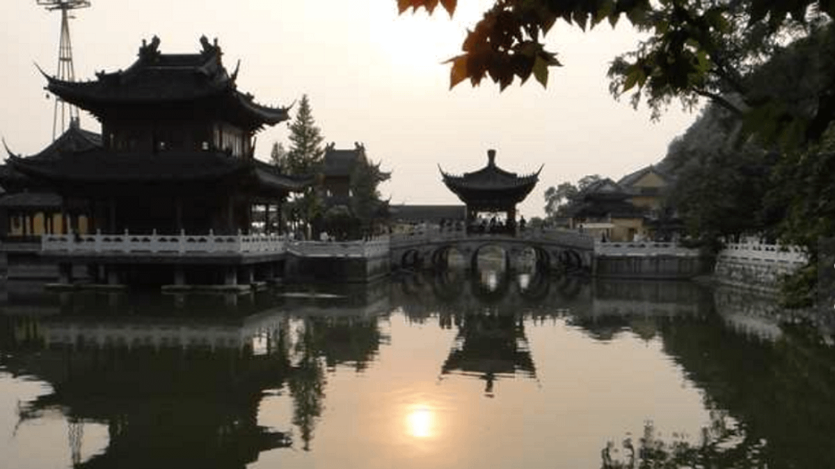 烽火歲月離開老家鎮江,一去就是三十九年不得歸。(圖為鎮江焦山公園,yanemon∕互動百科) 烽火歲月離開老家鎮江,一去就是三十九年不得歸。(圖為鎮江焦山公園,yanemon∕互動百科)