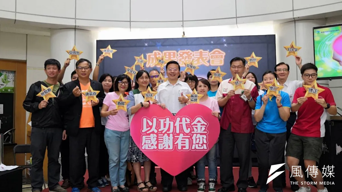 高雄市政府環保局推動「以功代金」,截至9月底止,捐款金額超過200萬元,換算購得紙錢總重量約24公噸。(圖/徐炳文攝)