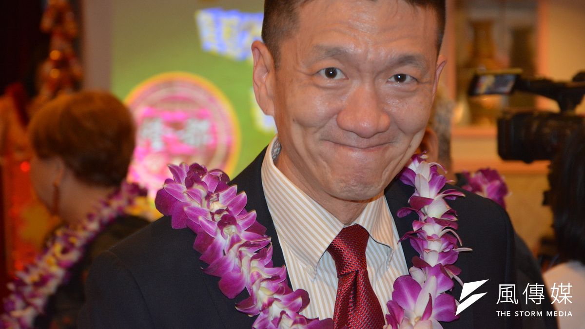 金士敬(Douglas Chin)對美國總統川普的穆斯林旅遊禁令正式控告違憲,夏威夷的法院宣佈川普敗訴,成為國際新聞。(夏威夷中国日报提供) 金士敬(Douglas Chin)對美國總統川普的穆斯林旅遊禁令正式控告違憲,夏威夷的法院宣佈川普敗訴,成為國際新聞。(夏威夷中国日报提供)