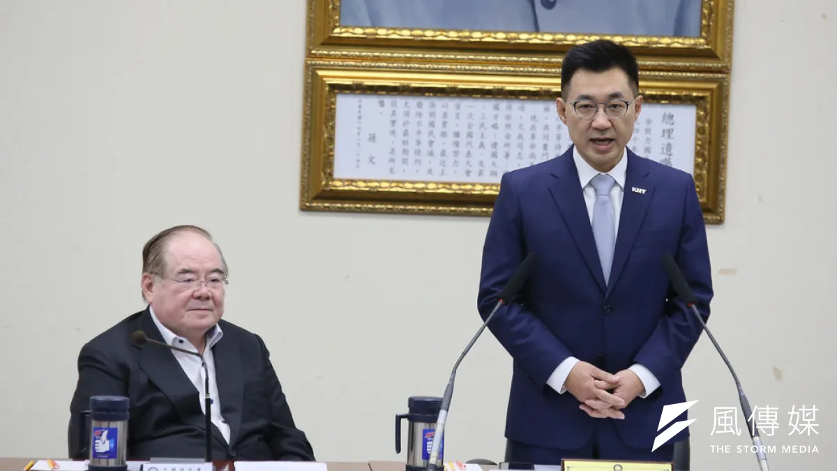 江啟臣(右)說服挺韓不遺餘力的李乾龍擔任黨秘書長。(柯承惠攝)