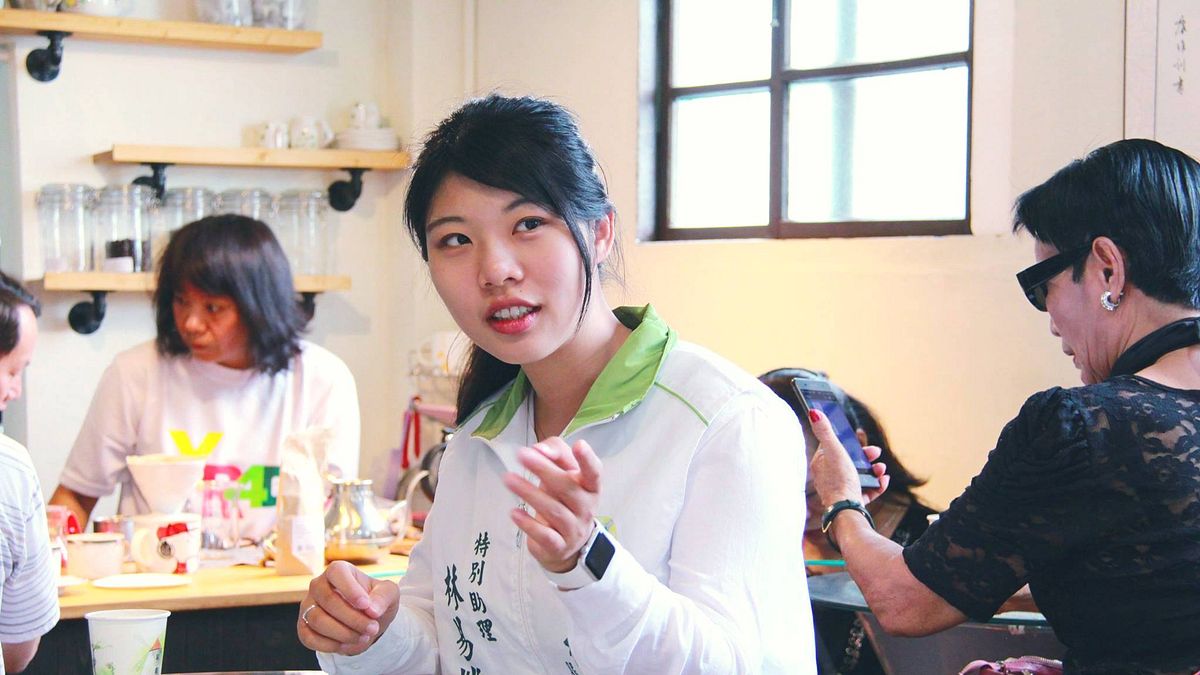 台南市議員林宜瑾特助林易瑩(見圖)14日於臉書發文表示,已經辭去特助一職,並將擔任時代力量台南黨部組織主任,將持續發揮,實踐當初投入政治工作時,改造社會的初衷。(資料照,取自林易瑩臉書) 台南市議員林宜瑾特助林易瑩(見圖)14日於臉書發文表示,已經辭去特助一職,並將擔任時代力量台南黨部組織主任,將持續發揮,實踐當初投入政治工作時,改造社會的初衷。(資料照,取自林易瑩臉書)