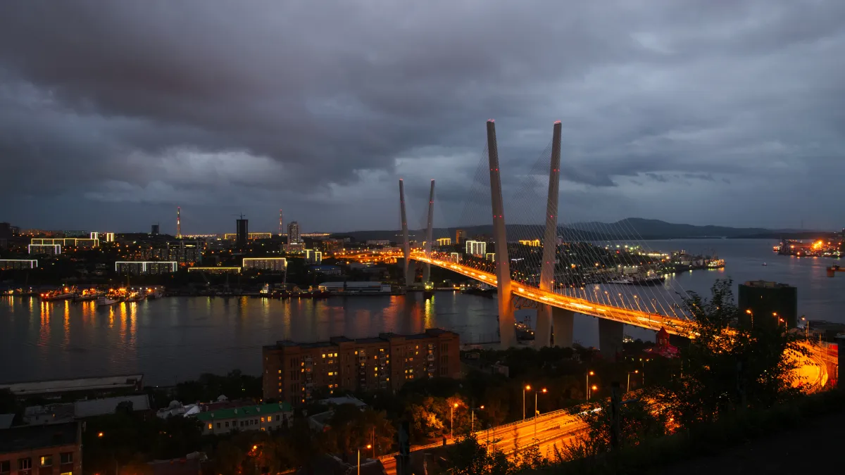 俄國遠東第一軍港符拉迪沃斯托克(Vladivostok, 海參威)(攝影/Raita Futo. .CC BY 2.0)