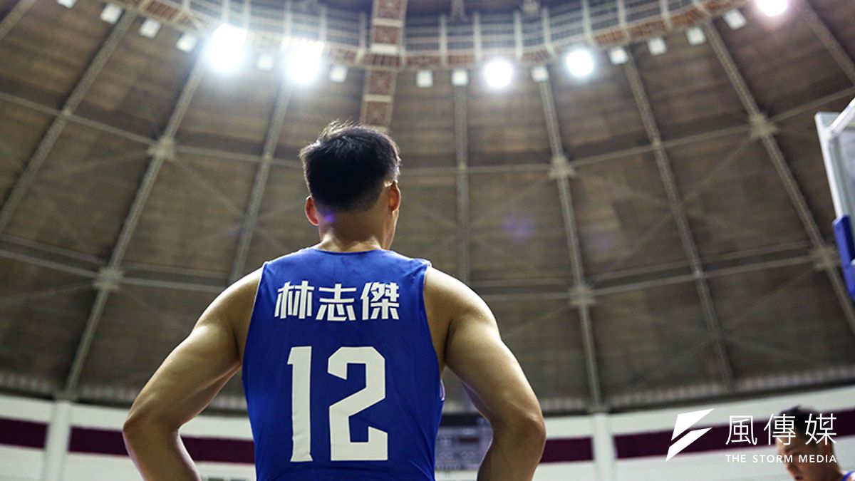 「2018 BE HEROES經典再現籃球賽」19-20在彰化體育館舉行,球迷口中的黃金世代身影,可以說是看一次少一次。(圖/展逸國際行銷提供) 「2018 BE HEROES經典再現籃球賽」19-20在彰化體育館舉行,球迷口中的黃金世代身影,可以說是看一次少一次。(圖/展逸國際行銷提供)