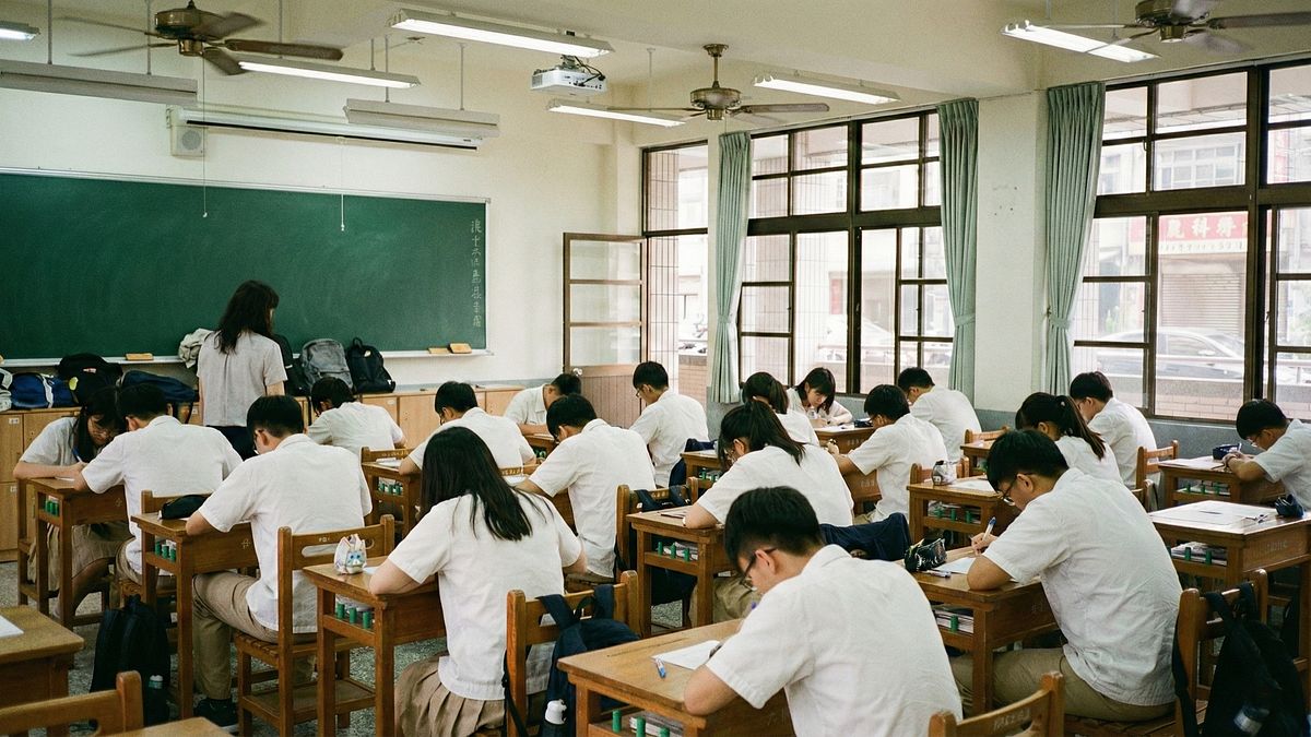 學生考卷寫中華民國遭扣分!網友抓1關鍵怒批老師「強灌意識形態」 岡山高中澄清:該題算對