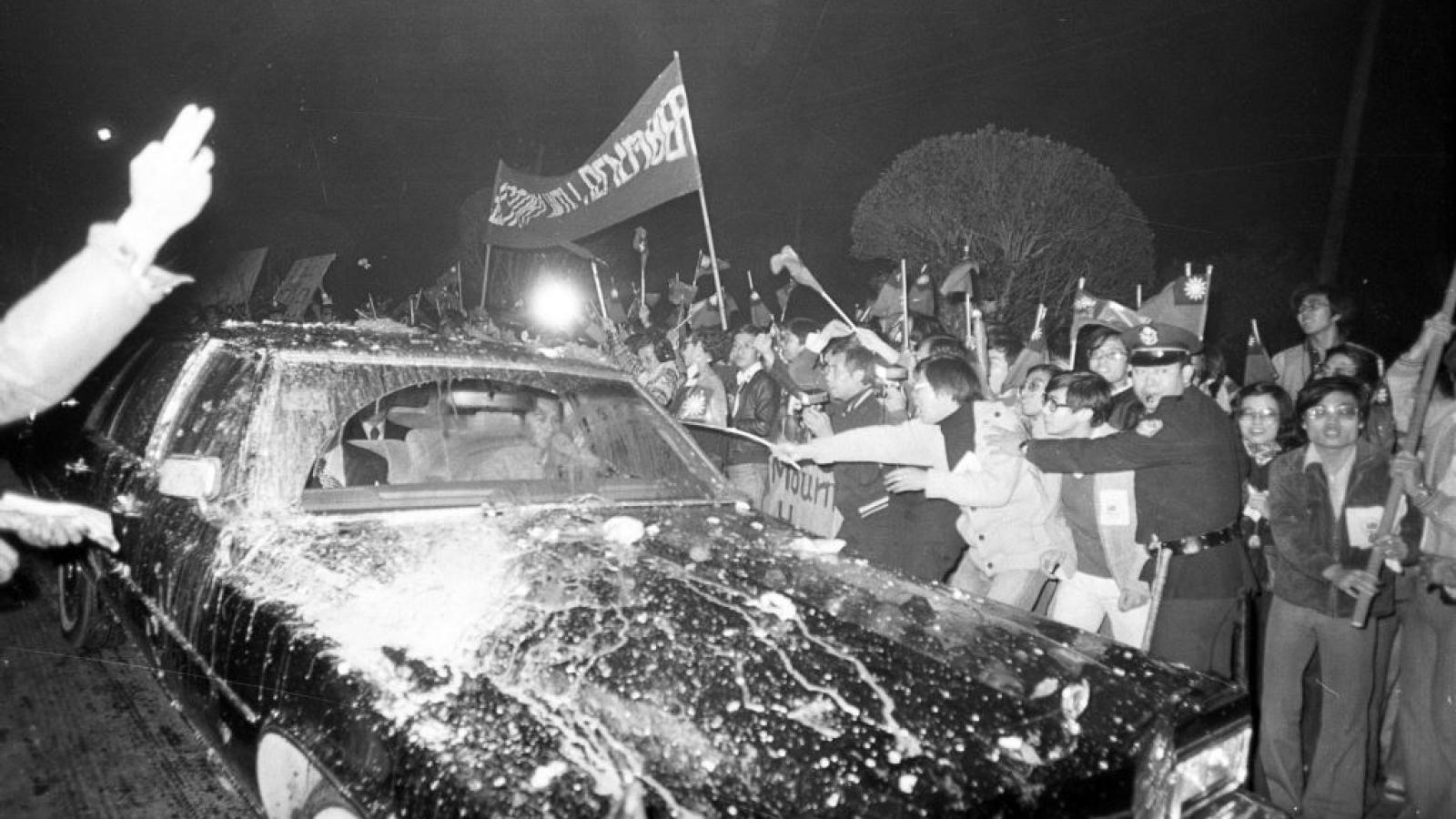 觀點投書:1978反美的雞蛋與石頭,歌頌2026台灣韌性─如此國慶?