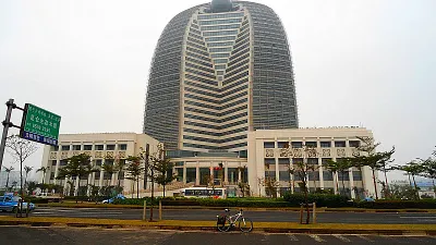 海航大廈,海南航空海口總部。(Anna Frodesiak ,維基百科)