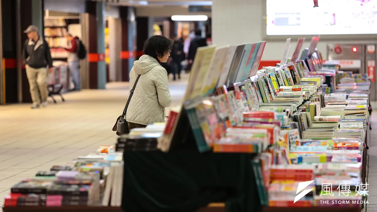 中山地下書街傳出將漲租6成,對此北捷公司說明,租金調漲是反映北市府公告之地價上漲,且價格為周遭商業區段的5分之1。(資料照,顏麟宇攝)