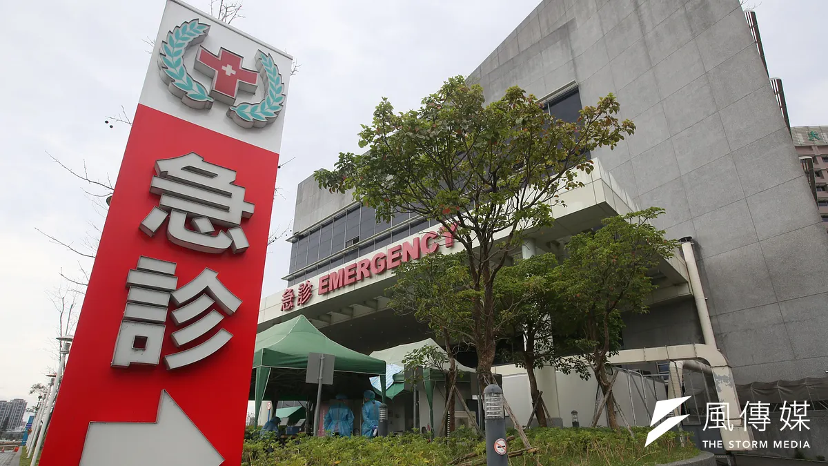 近期全台各大醫院急診壅塞問題持續惡化,也讓第一線醫護人員備感壓力。(資料照,柯承惠攝)