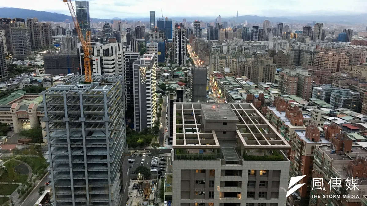 在各項成本均持續堆高的情況下,房價自然跟著水漲船高,1年來房價漲幅普遍都超過1成。