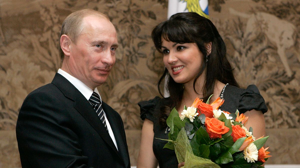 俄羅斯女高音涅翠柯(Anna Netrebko)與總統普京(Vladimir Putin)(AP) 俄羅斯女高音涅翠柯(Anna Netrebko)與總統普京(Vladimir Putin)(AP)