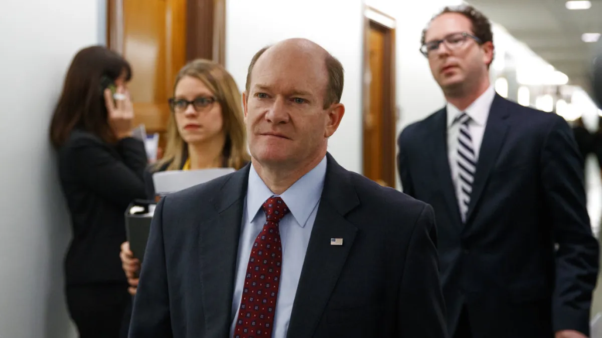 一度是拜登政府國務卿人選的聯邦參議員昆斯(Chris Coons),6日將搭專機來台訪問。(資料照,美聯社)