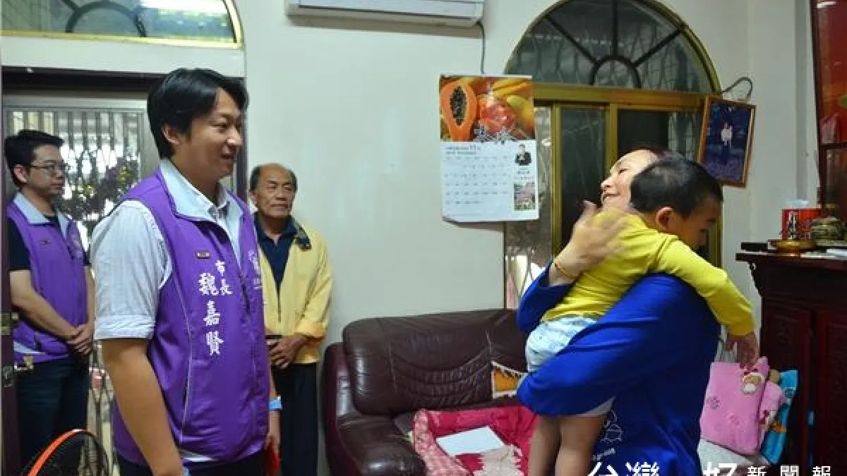 助單親媽度難關 花蓮市長魏嘉賢贈慈愛基金