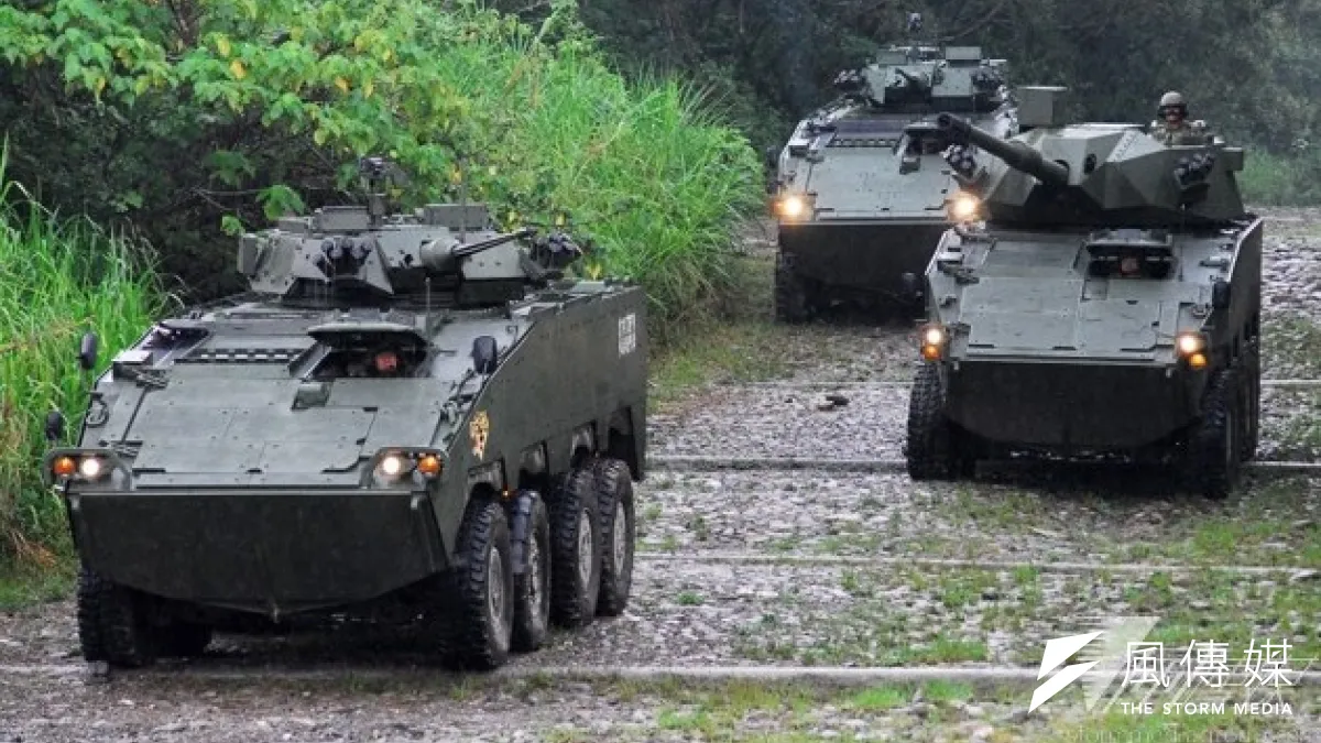 國防部軍備局決定放棄由美方整合30公厘機砲系統,改採砲塔與射擊系統由中科院自製,30公厘機砲以公開招標取得,但因政策的一再轉變,讓雲豹甲車火力提昇時程已延遲近10年。(讀者提供)