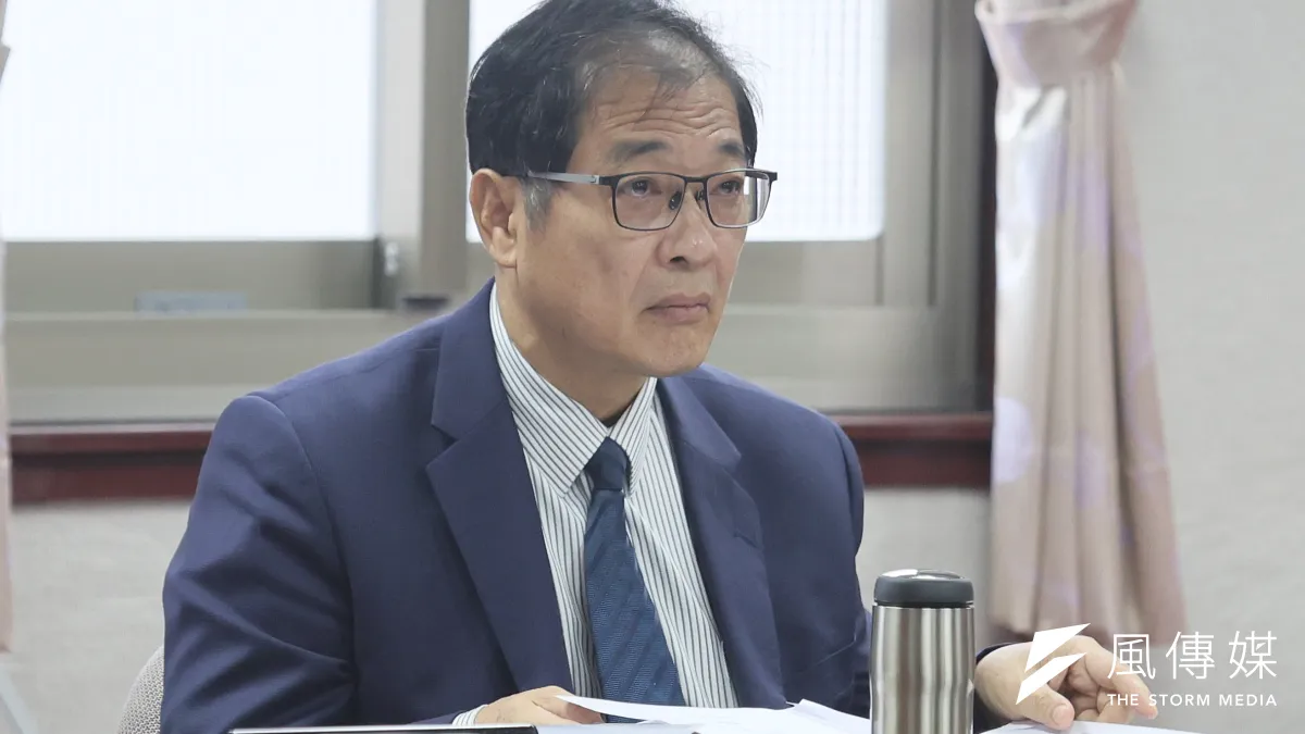 立法院司法法制委員會6日併案審查由行政院函請審議,及民眾黨團擬具的《通訊保障及監察法》部分條文修正案。圖為到場備質詢的法務部長鄭銘謙。(柯承惠攝)