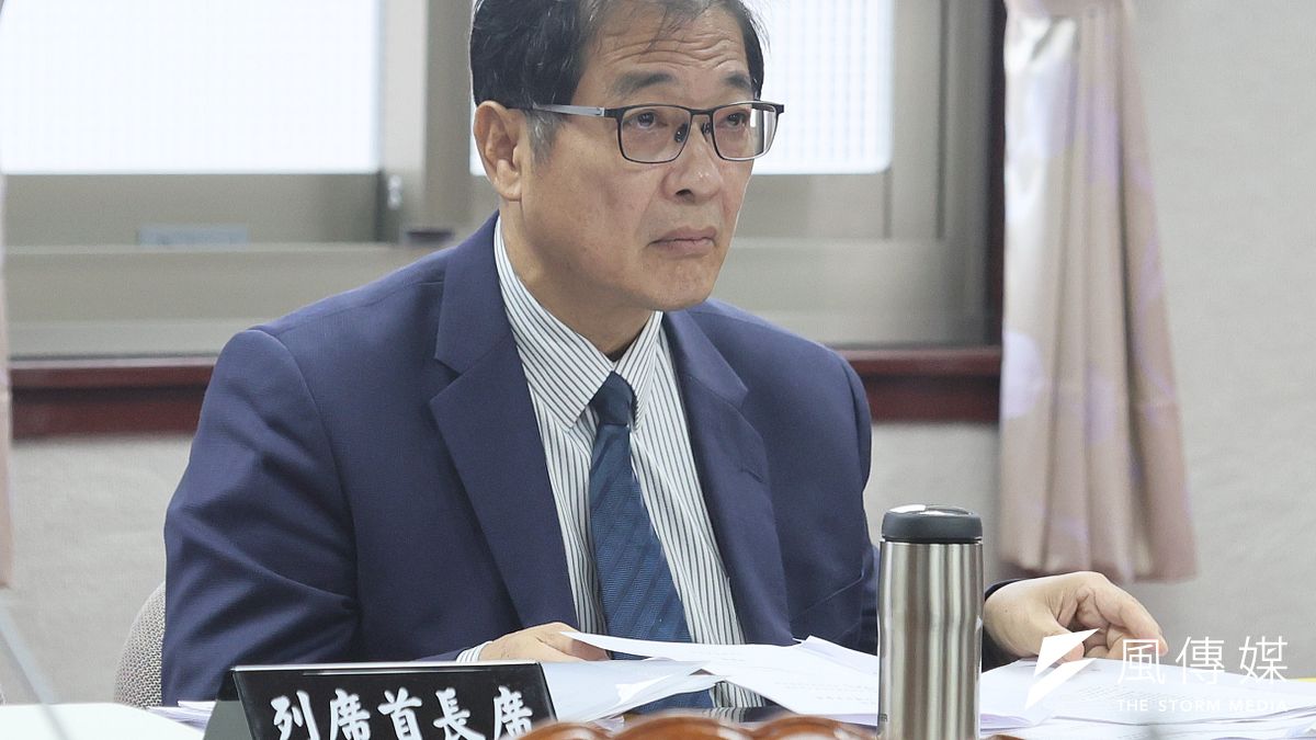 立法院司法法制委員會6日併案審查由行政院函請審議,及民眾黨團擬具的《通訊保障及監察法》部分條文修正案。圖為到場備質詢的法務部長鄭銘謙。(柯承惠攝) 立法院司法法制委員會6日併案審查由行政院函請審議,及民眾黨團擬具的《通訊保障及監察法》部分條文修正案。圖為到場備質詢的法務部長鄭銘謙。(柯承惠攝)