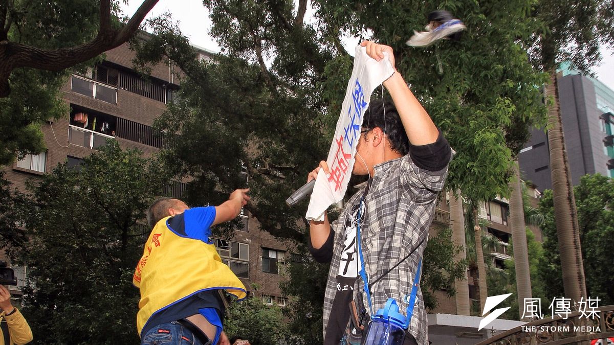 工商協進會於2日發表新聞稿表示,堅決反對民進黨的勞工特別休假方案。圖為勞工團體立院外抗議。(曾原信攝) 工商協進會於2日發表新聞稿表示,堅決反對民進黨的勞工特別休假方案。圖為勞工團體立院外抗議。(曾原信攝)