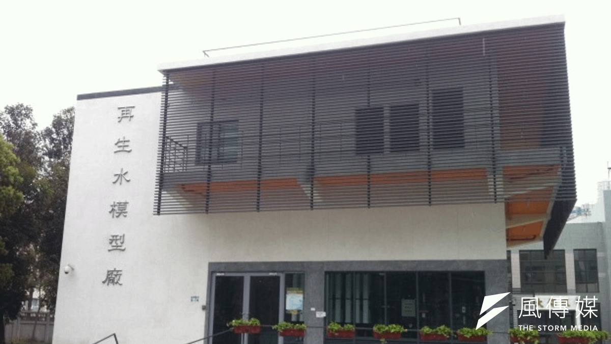 楠梓園區建置再生水模型廠,自104年起正式營運,產出達20萬公噸之再生水供園區廠商使用。(圖/徐炳文攝) 楠梓園區建置再生水模型廠,自104年起正式營運,產出達20萬公噸之再生水供園區廠商使用。(圖/徐炳文攝)