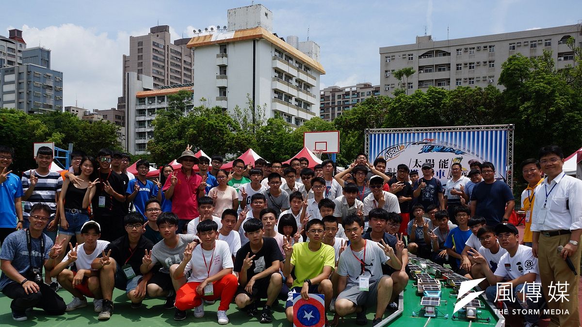 第13屆全國高中職學生太陽能模型車競賽日前於高科大建工校區舉行總決賽,全國高中職菁英隊伍齊聚一堂角逐澳洲世界賽代表權。(圖/徐炳文攝) 第13屆全國高中職學生太陽能模型車競賽日前於高科大建工校區舉行總決賽,全國高中職菁英隊伍齊聚一堂角逐澳洲世界賽代表權。(圖/徐炳文攝)