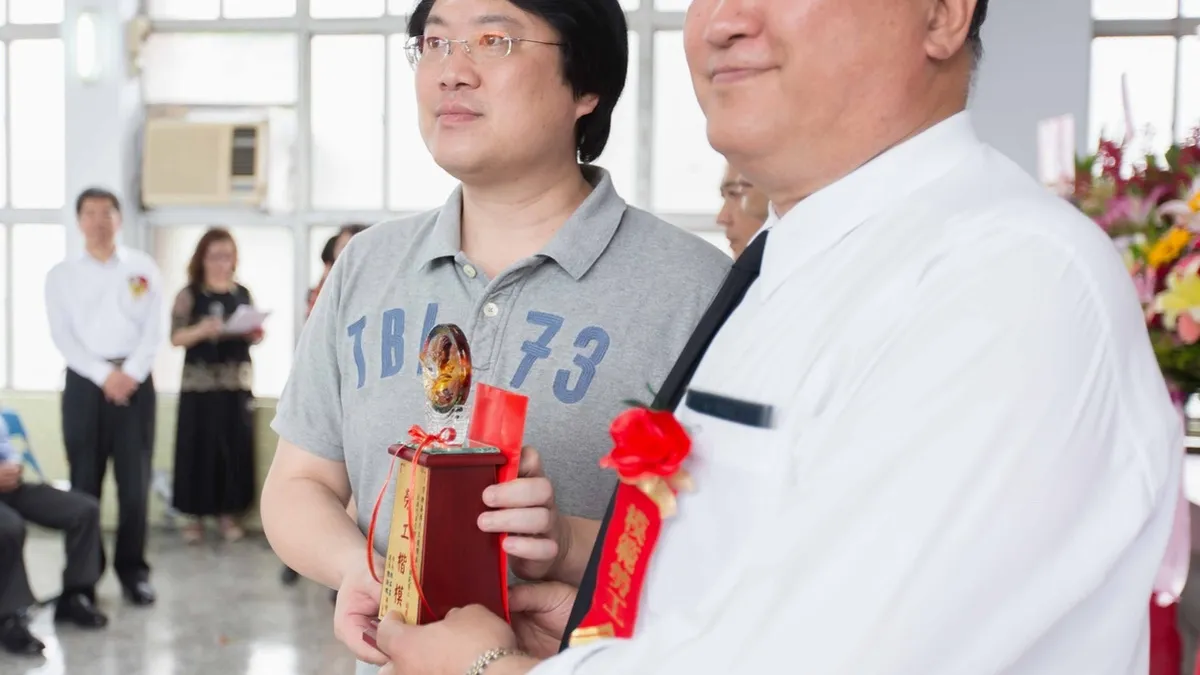 市公車服務品質提升 林右昌表揚模範勞工