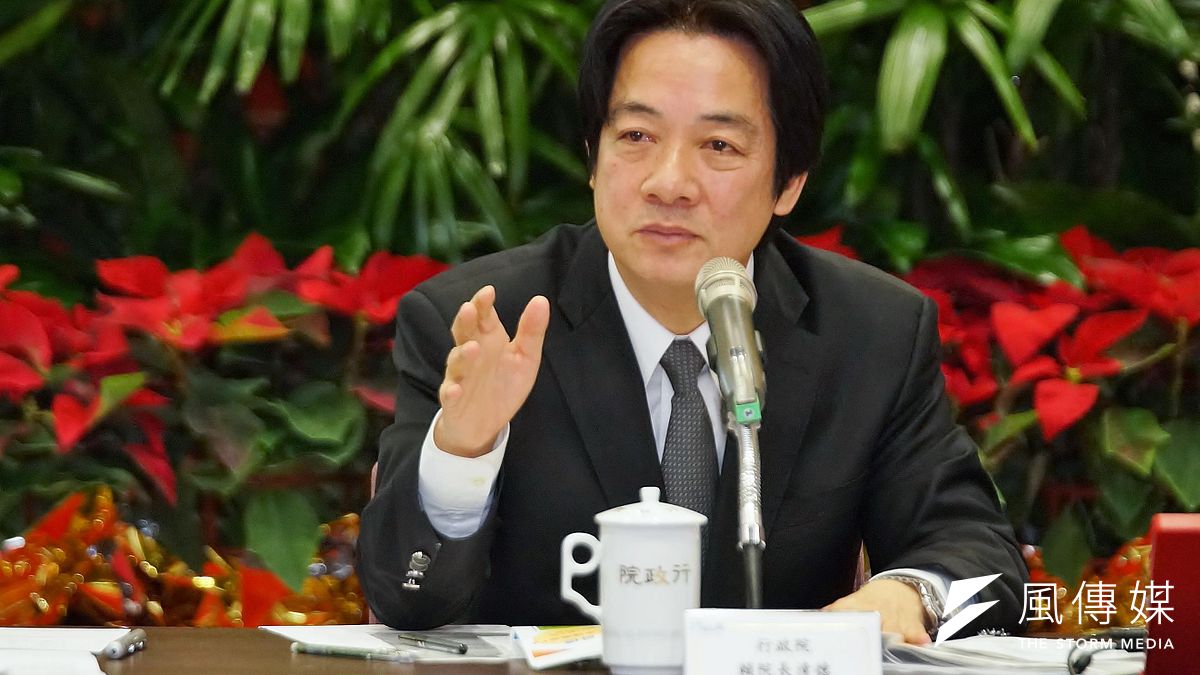 根據財團法人台灣民意基金會的最新民調顯示,在20歲以上的台灣成年人中,有47%的人滿意賴清德的表現,但有39%的人不滿意。對於「一例一休」修法的民意反應,有53%贊成修法行動,33%反對。得知賴清德主導的政策雖遭遇了相當可觀的社會抗拒,但仍獲得全國過半數民眾的支持。(資料照,盧逸峰攝) 根據財團法人台灣民意基金會的最新民調顯示,在20歲以上的台灣成年人中,有47%的人滿意賴清德的表現,但有39%的人不滿意。對於「一例一休」修法的民意反應,有53%贊成修法行動,33%反對。得知賴清德主導的政策雖遭遇了相當可觀的社會抗拒,但仍獲得全國過半數民眾的支持。(資料照,盧逸峰攝)