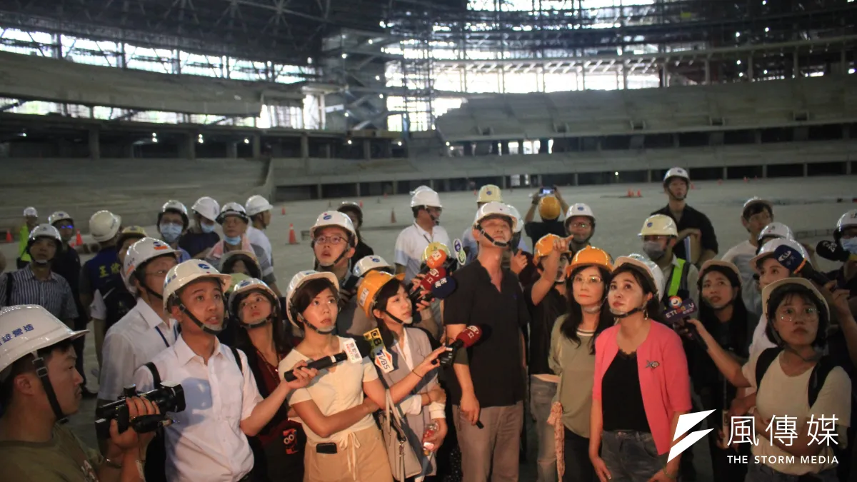 台北市議會工務委員會7日視察大巨蛋工地現況,遠雄工地代表與市議員爆發衝突。(方炳超攝)