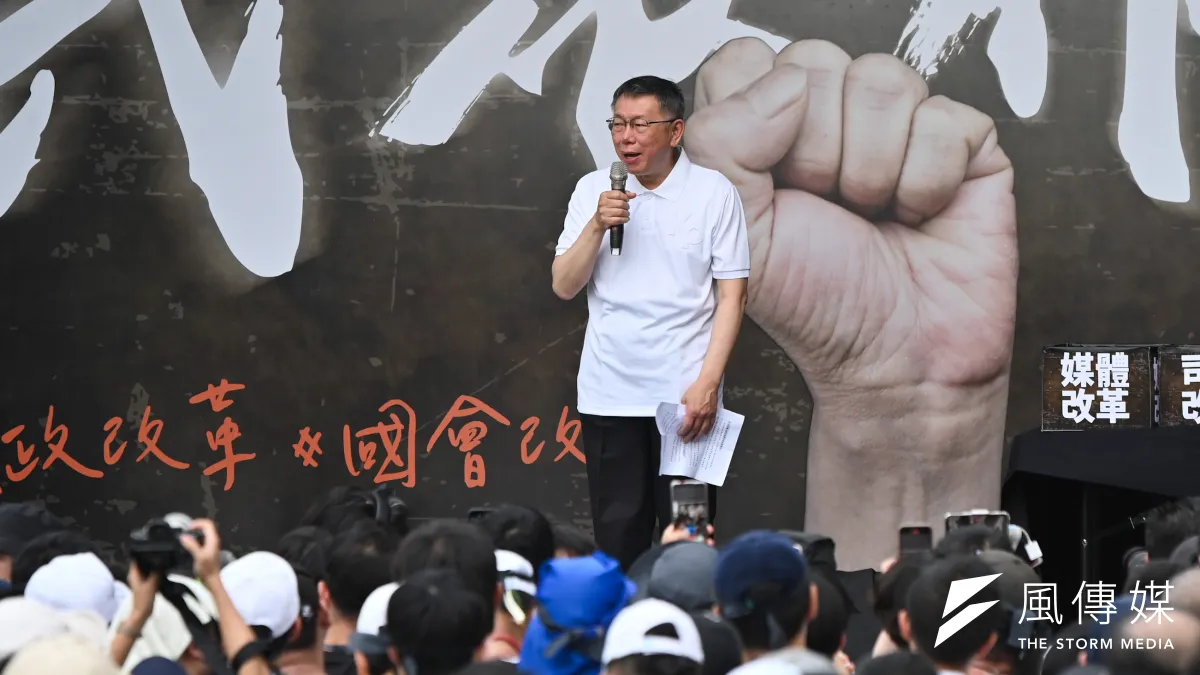 柯文哲想擺脫「傅隨組織」人設,但直播路線近期起不了作用,欲改走街頭路線。(陳昱凱攝)