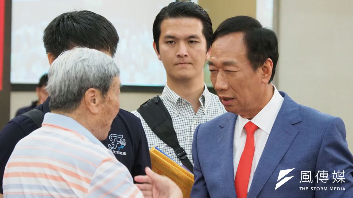 旺中遭逢各方圍剿後,讓郭台銘(右)找到了攻韓巧門。(林瑞慶攝) 旺中遭逢各方圍剿後,讓郭台銘(右)找到了攻韓巧門。(林瑞慶攝)