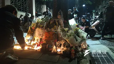 民眾在內湖女童命案現場點起燭光,放置花束與玩偶,追悼女童。(風傳媒)