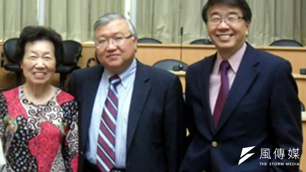 國衛院長龔行健等人的癌症研究團隊領先全球,找到調控癌細胞代謝葡萄糖的關鍵,證實癌細胞因無法徹底分解葡萄糖,造成腫瘤增生。(取自北醫) 國衛院長龔行健等人的癌症研究團隊領先全球,找到調控癌細胞代謝葡萄糖的關鍵,證實癌細胞因無法徹底分解葡萄糖,造成腫瘤增生。(取自北醫)