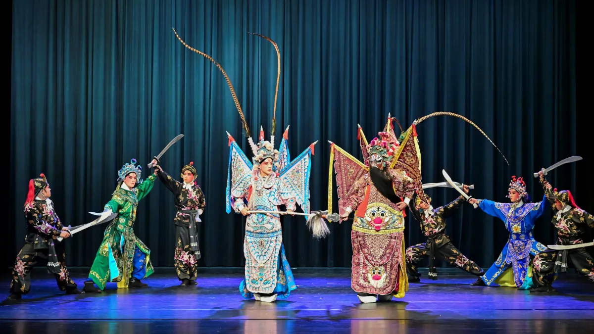 《汜⽔關》「三國演義」中的帥哥呂布,率軍攻打氾⽔關。(圖/凌華教育基金會提供)