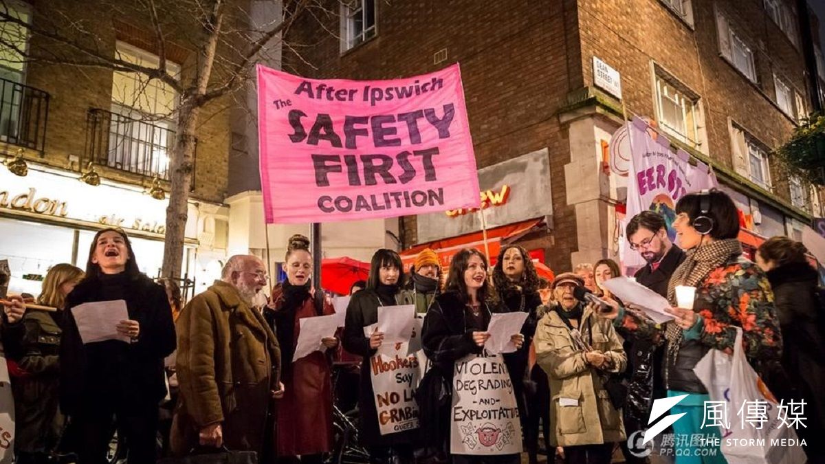 東歐女性移民成為西歐性產業的主力。(圖為2014年12月17日倫敦性工作者與支持者遊行,紀念國際終止暴力對待性工作者日。騰訊網) 東歐女性移民成為西歐性產業的主力。(圖為2014年12月17日倫敦性工作者與支持者遊行,紀念國際終止暴力對待性工作者日。騰訊網)