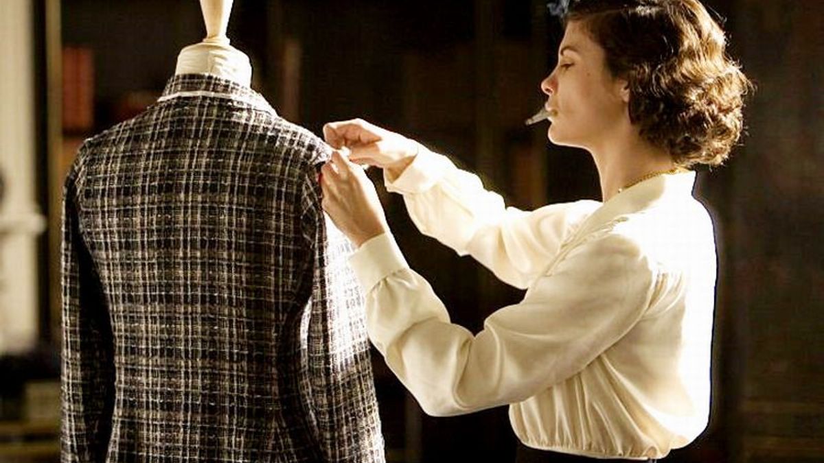 電影《時尚女王香奈兒》劇照。(吸菸有害健康) 電影《時尚女王香奈兒》劇照。(吸菸有害健康)