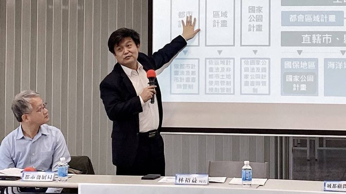 都發局局長林裕益向在地工業團體及地方民眾進行簡報及意見交流。(圖/都發局提供) 都發局局長林裕益向在地工業團體及地方民眾進行簡報及意見交流。(圖/都發局提供)