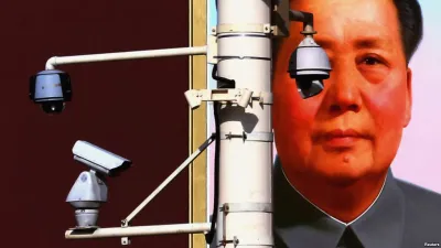 中國北京天安門廣場上的攝像頭。(美國之音)