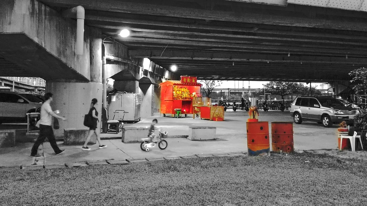 台灣人視而不見的小廟,在建築師賴伯威眼裡卻是特色風景,跑遍全台蒐集。(圖/野人出版提供) 台灣人視而不見的小廟,在建築師賴伯威眼裡卻是特色風景,跑遍全台蒐集。(圖/野人出版提供)