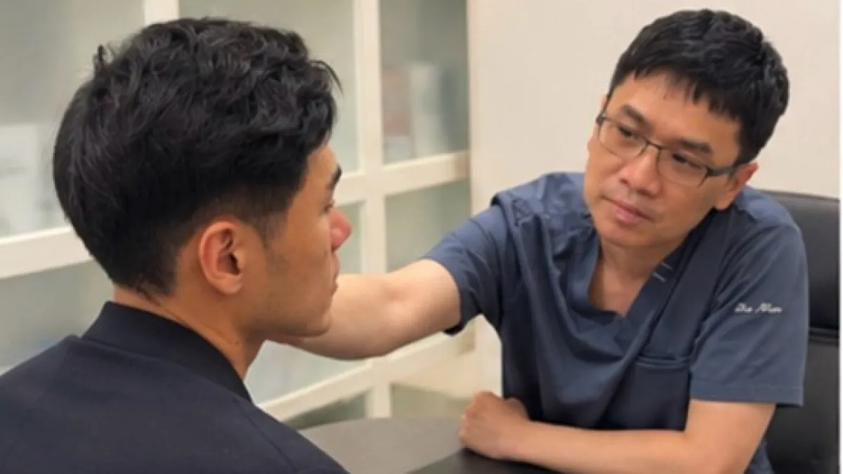 蕭醫師指出,臉部老化評估不宜只關注皮膚表層,也應考量肌肉、骨骼結構與脂肪分布,依個別條件討論適合的處理方式。(圖/蕭皓天皮膚專科診所提供)