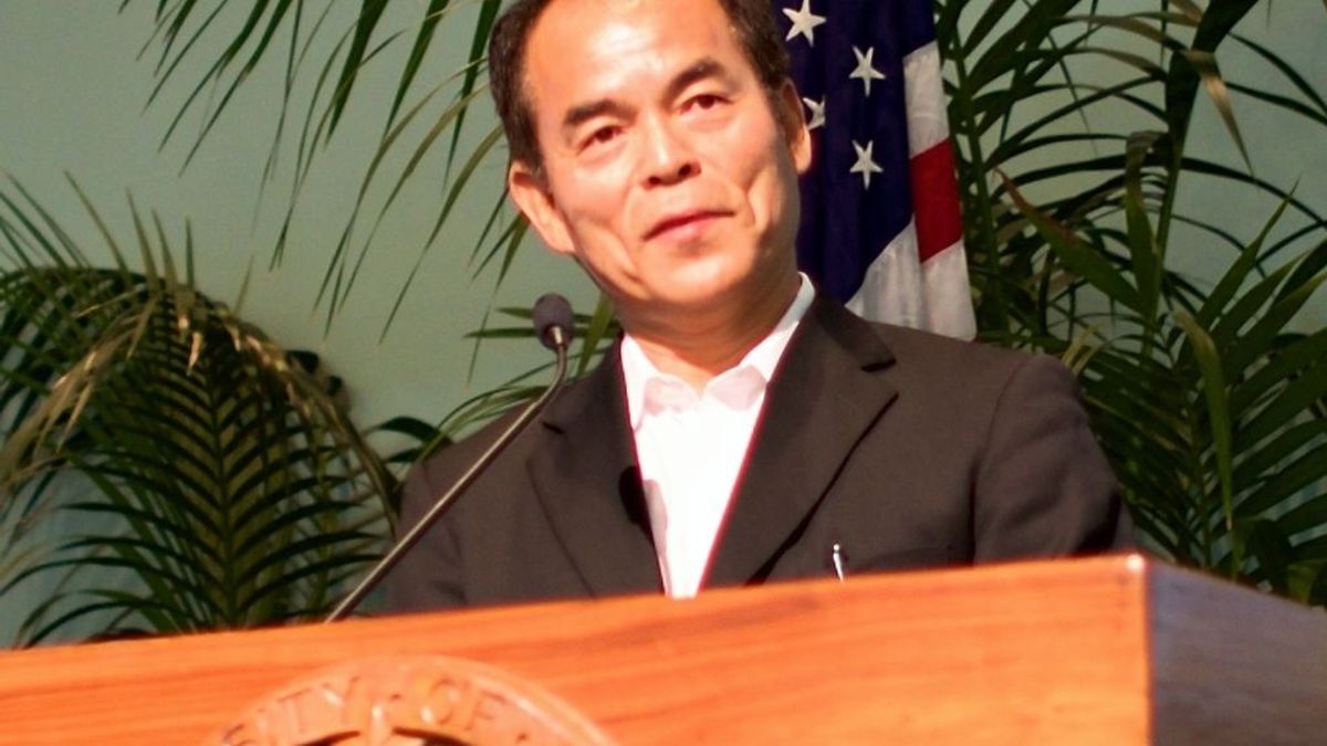 日本學者中村修二與赤崎勇(Isamu Akasaki)、天野浩(Hiroshi Amano)等兩位學者,以共同發明的「藍光LED」(發光二極體)獲得2014年諾貝爾物理獎。(取自維基百科) 日本學者中村修二與赤崎勇(Isamu Akasaki)、天野浩(Hiroshi Amano)等兩位學者,以共同發明的「藍光LED」(發光二極體)獲得2014年諾貝爾物理獎。(取自維基百科)